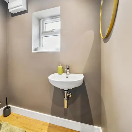 Luxury 2br Retreat With Private Garden And Parking By Altoluxo Short Lets & Serviced Apartmán Bristol