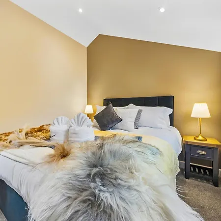 Apartmán Luxury 2br Retreat With Private Garden And Parking By Altoluxo Short Lets & Serviced