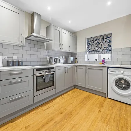Luxury 2br Retreat With Private Garden And Parking By Altoluxo Short Lets & Serviced * Bristol