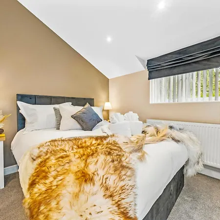 Apartmán Luxury 2br Retreat With Private Garden And Parking By Altoluxo Short Lets & Serviced