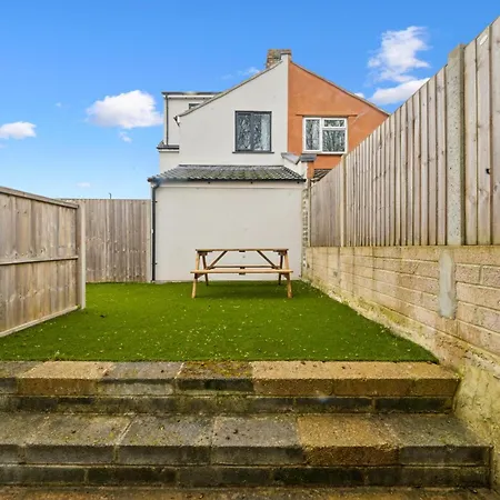Luxury 2br Retreat With Private Garden And Parking By Altoluxo Short Lets & Serviced * Bristol