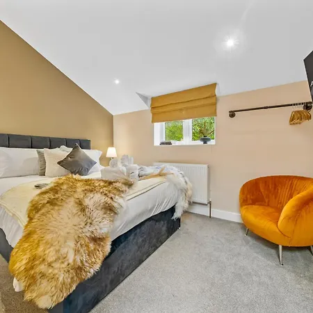 Luxury 2br Retreat With Private Garden And Parking By Altoluxo Short Lets & Serviced Apartmán *
