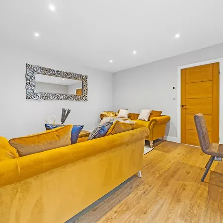 Apartmán Luxury 2br Retreat With Private Garden And Parking By Altoluxo Short Lets & Serviced